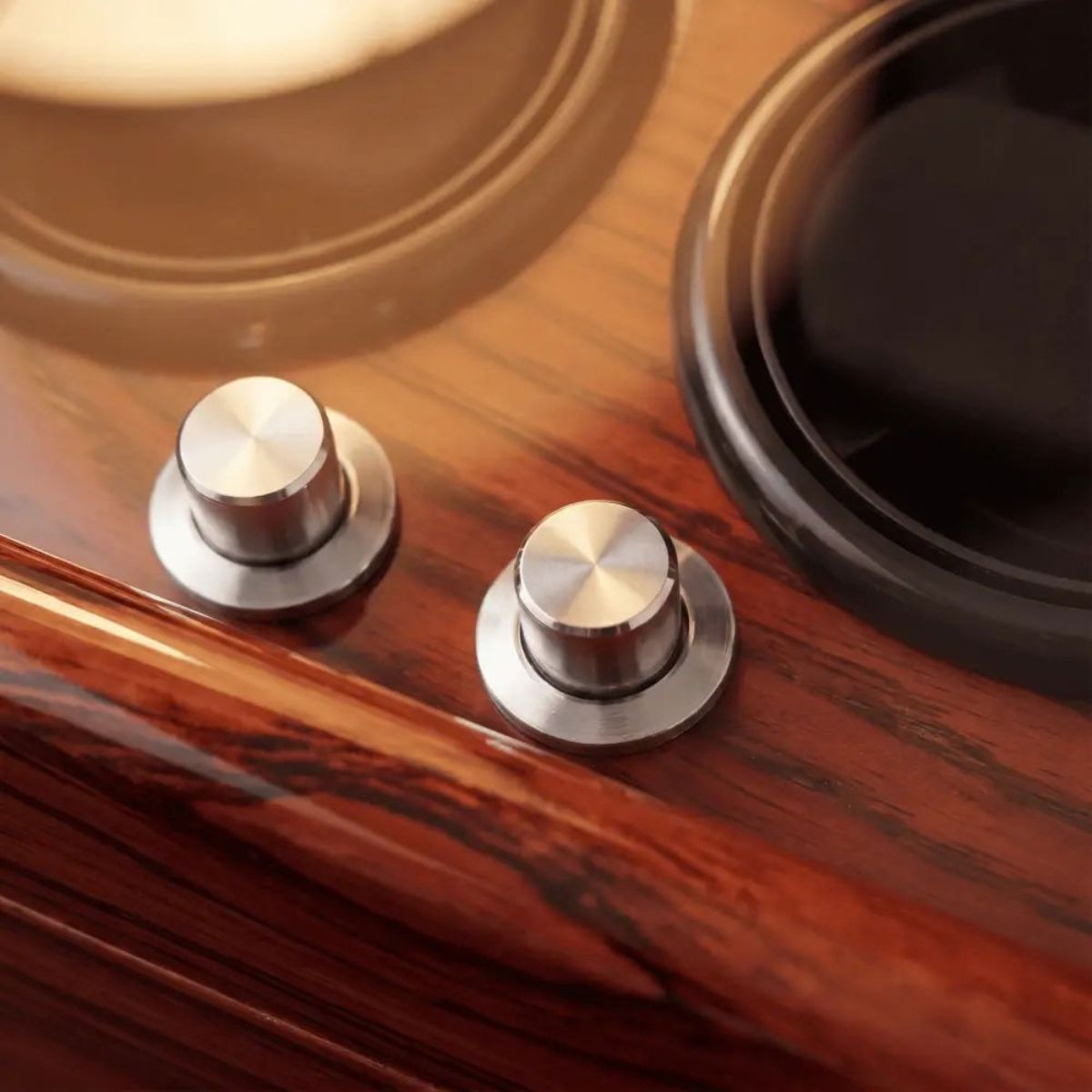 The Thornbury Oak Watch Winder 6 Detail